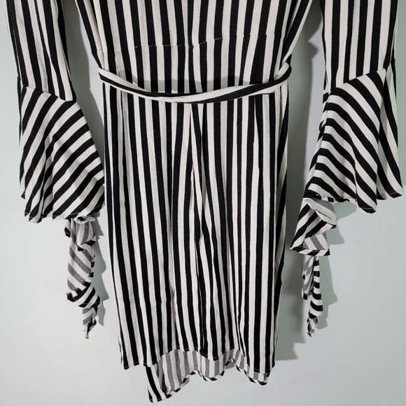 Bardot Women Black/White Striped Bell Sleeve Wrap Dress Sz 10Party Contemporary - Picture 9 of 12